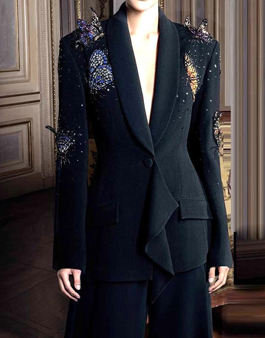 Tailleur féminin 2 pièces avec écharpe noire à revers de mousseline cristal et papillons de paillettes