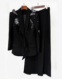 Tailleur féminin 2 pièces avec écharpe noire à revers de mousseline cristal et papillons de paillettes