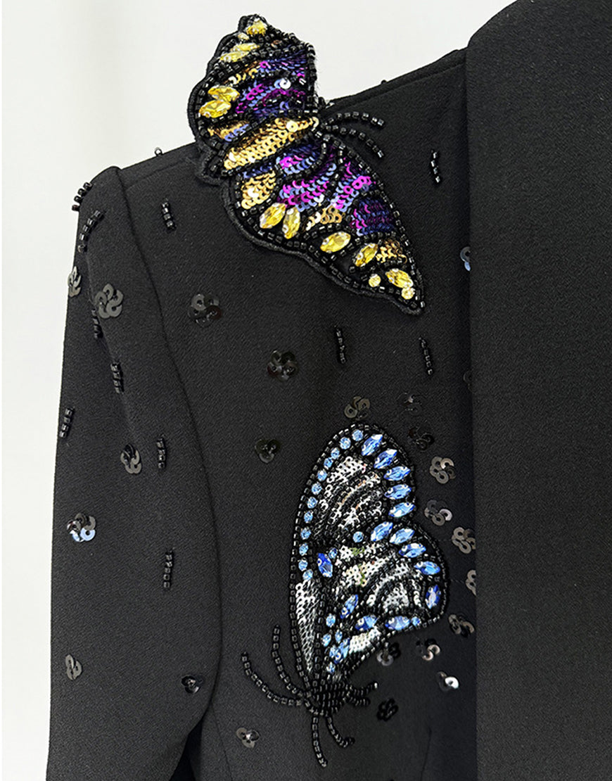Tailleur féminin 2 pièces avec écharpe noire à revers de mousseline cristal et papillons de paillettes