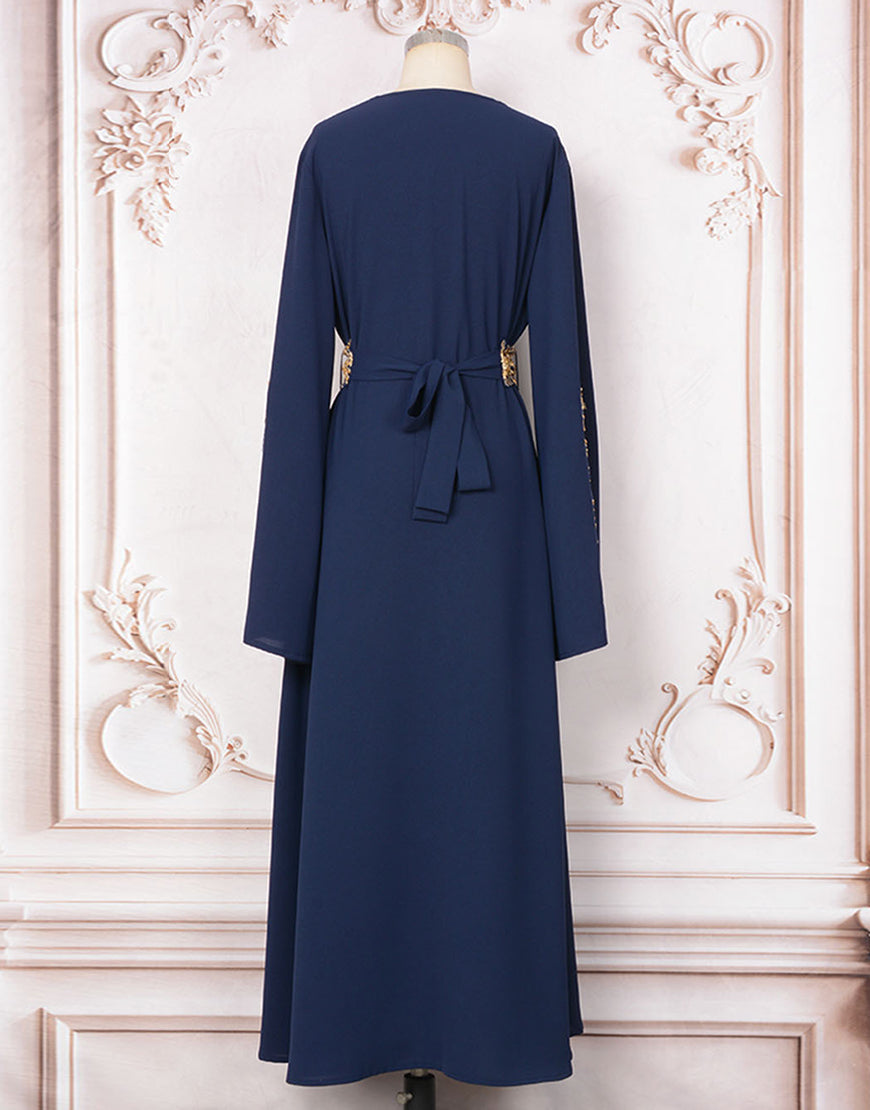 Robe Longue Élégante avec Col V Manches Longues Appliqués Floraux et Détails en Perles