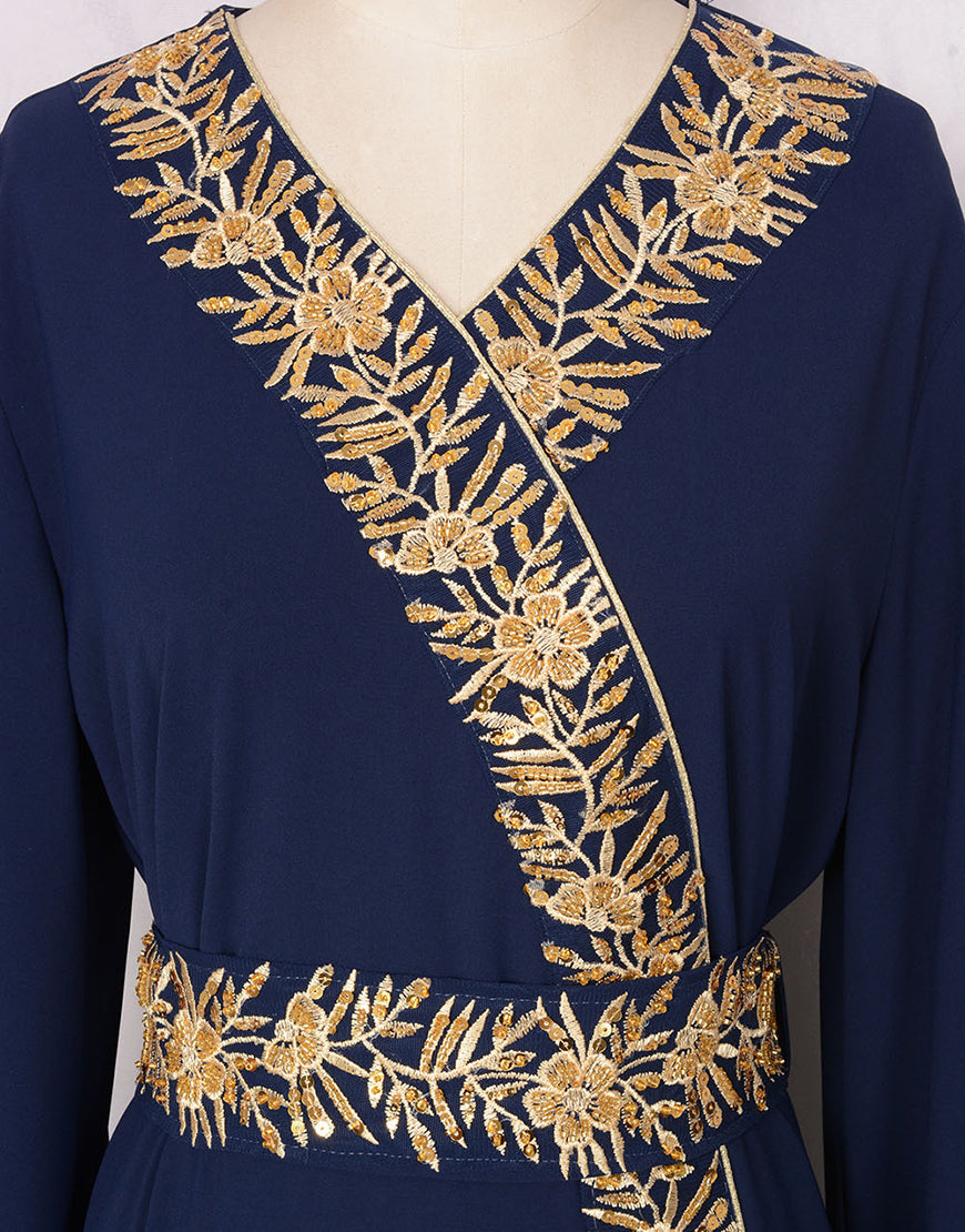 Robe Longue Élégante avec Col V Manches Longues Appliqués Floraux et Détails en Perles