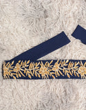 Robe Longue Élégante avec Col V Manches Longues Appliqués Floraux et Détails en Perles
