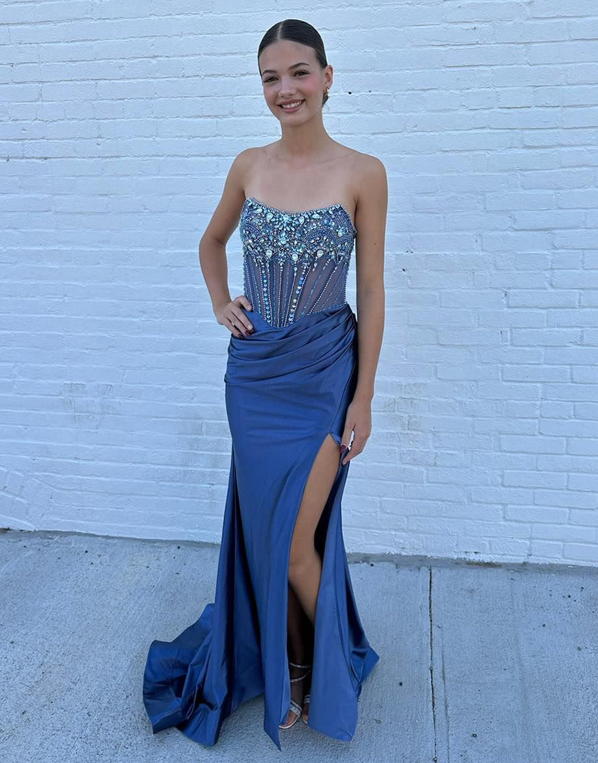 Robe de bal bleu grisâtre enveloppante sans bretelles, avec fente et paillettes cristallines