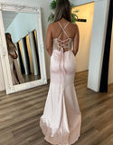 Robe de bal longue fendue avec application de spaghetti en écharpe de Champagne