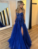 Robe de bal en forme de A bleu royal avec applique de spaghettis et fente