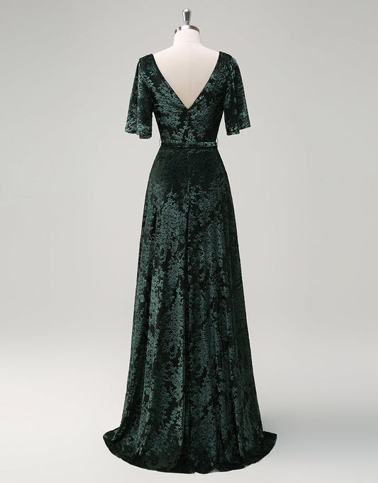 Robe de bal trapèze vert foncé avec appliques et manches mi-longues à col en V