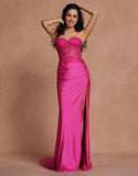 Robe de bal longue fuchsia à décolleté en cœur et à appliques style sirène avec fente