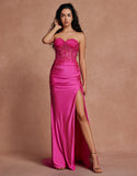 Robe de bal longue fuchsia à décolleté en cœur et à appliques style sirène avec fente
