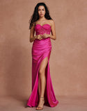 Robe de bal longue fuchsia à décolleté en cœur et à appliques style sirène avec fente