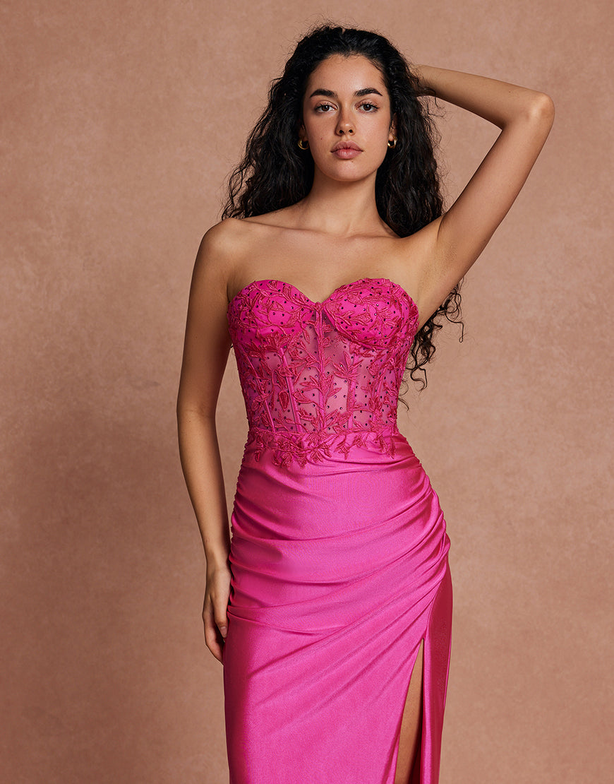 Robe de bal longue fuchsia à décolleté en cœur et à appliques style sirène avec fente