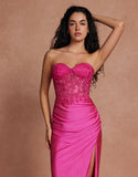 Robe de bal longue fuchsia à décolleté en cœur et à appliques style sirène avec fente