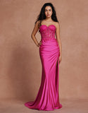 Robe de bal longue fuchsia à décolleté en cœur et à appliques style sirène avec fente