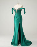 Robe de bal sirène vert foncé à décolleté en cœur et fente perlée