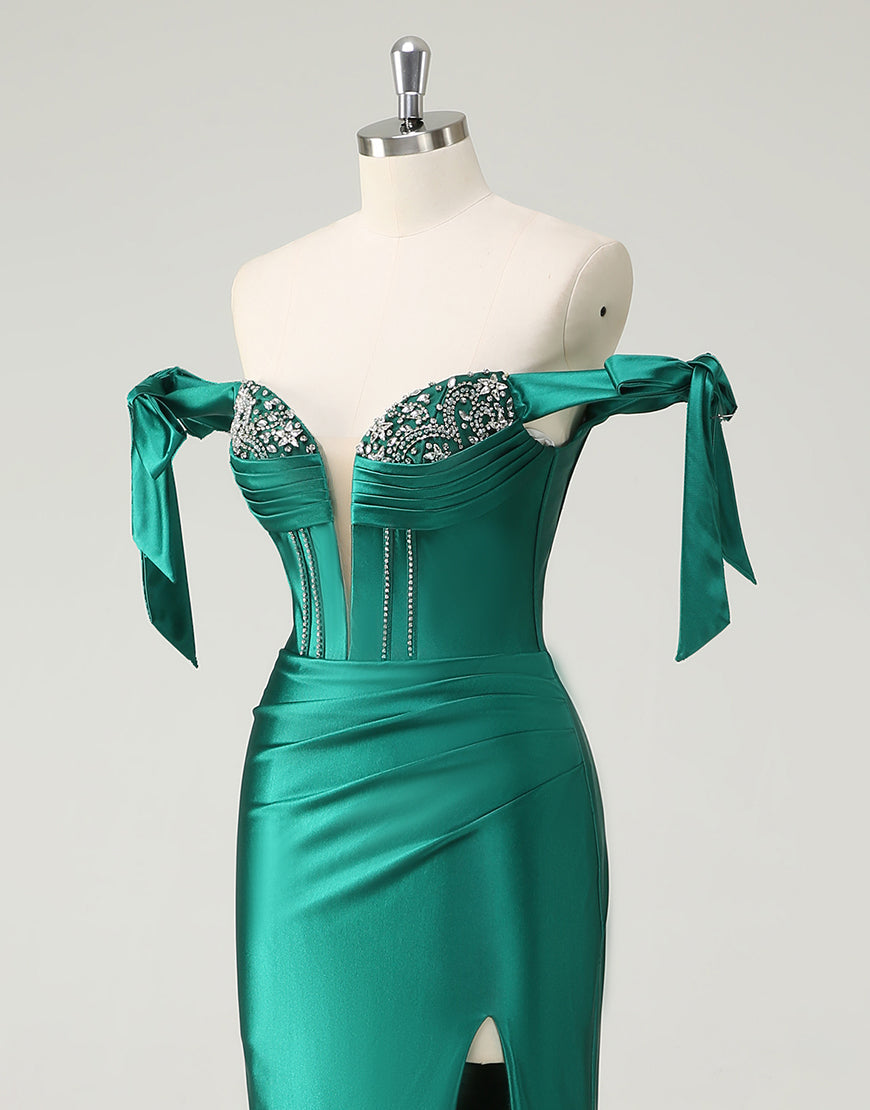 Robe de bal sirène vert foncé à décolleté en cœur et fente perlée
