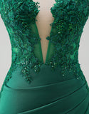 Robe de bal Green Sheath avec col en V sweetheart et application décorative