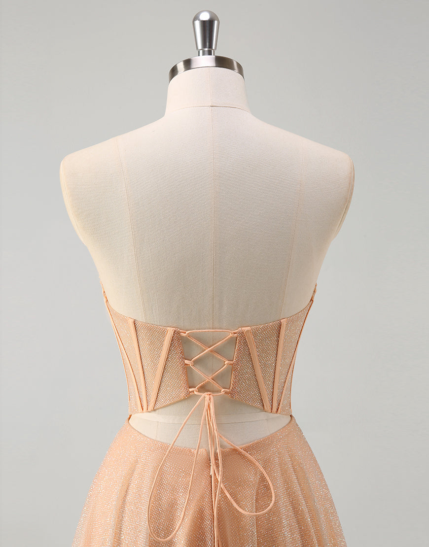 Robe de bal longue en forme de ligne A en champagne, sans bretelles, avec décolleté en cœur et fente