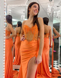 Robe de bal orange fourreau à cœur avec lacets et fente