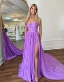 Robe de bal en ligne A violet avec décolleté en cœur et fente, avec traîne balayante