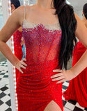 Robe de soirée promenade à fente spaghetti à manches rouges avec traîne balayée