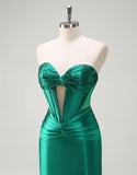 Robe de bal sirène vert foncé à décolleté en cœur ajouré avec fente