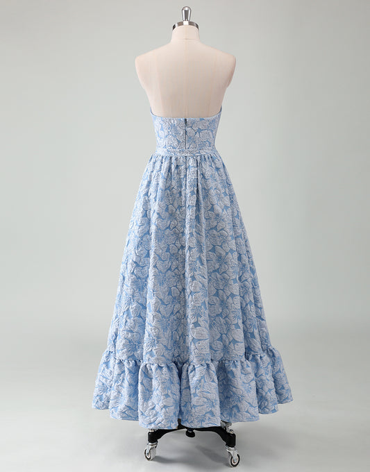 Robe de bal bleue en ligne A sans bretelles avec applique et ceinture