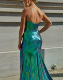 Robe de bal longue vert foncé à décolleté en cœur et coupe sirène avec fente