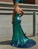 Robe de bal longue vert foncé à décolleté en cœur et coupe sirène avec fente