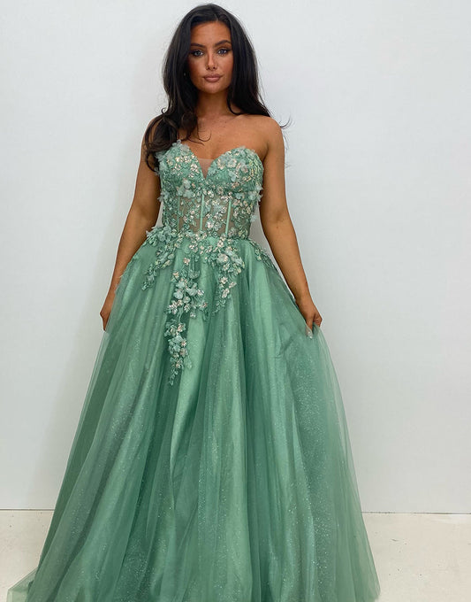 Robe de bal longue trapèze en tulle vert sauge avec décolleté en cœur et appliqués
