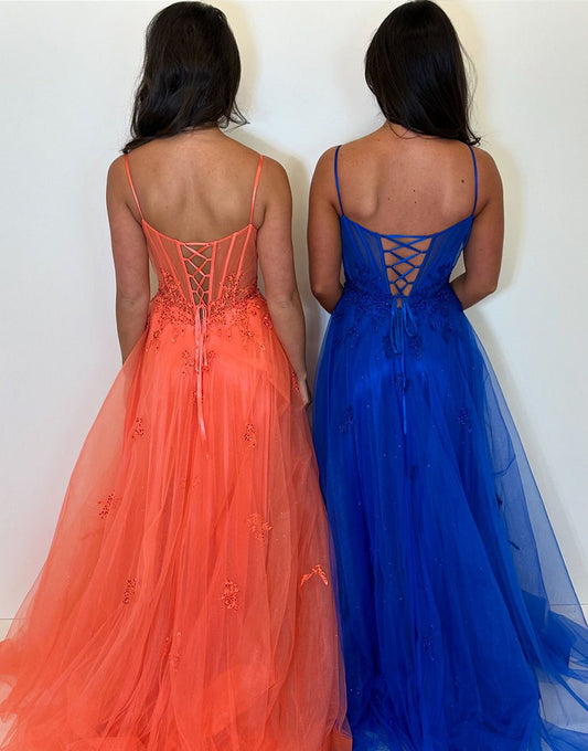 Robe de bal trapèze en tulle orange à bretelles spaghetti et appliqués