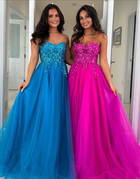 Robe de bal longue en tulle fuchsia sans bretelles avec appliques
