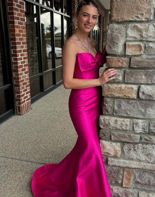 Robe de bal sirène fuchsia sans bretelles avec col bateau et nœud