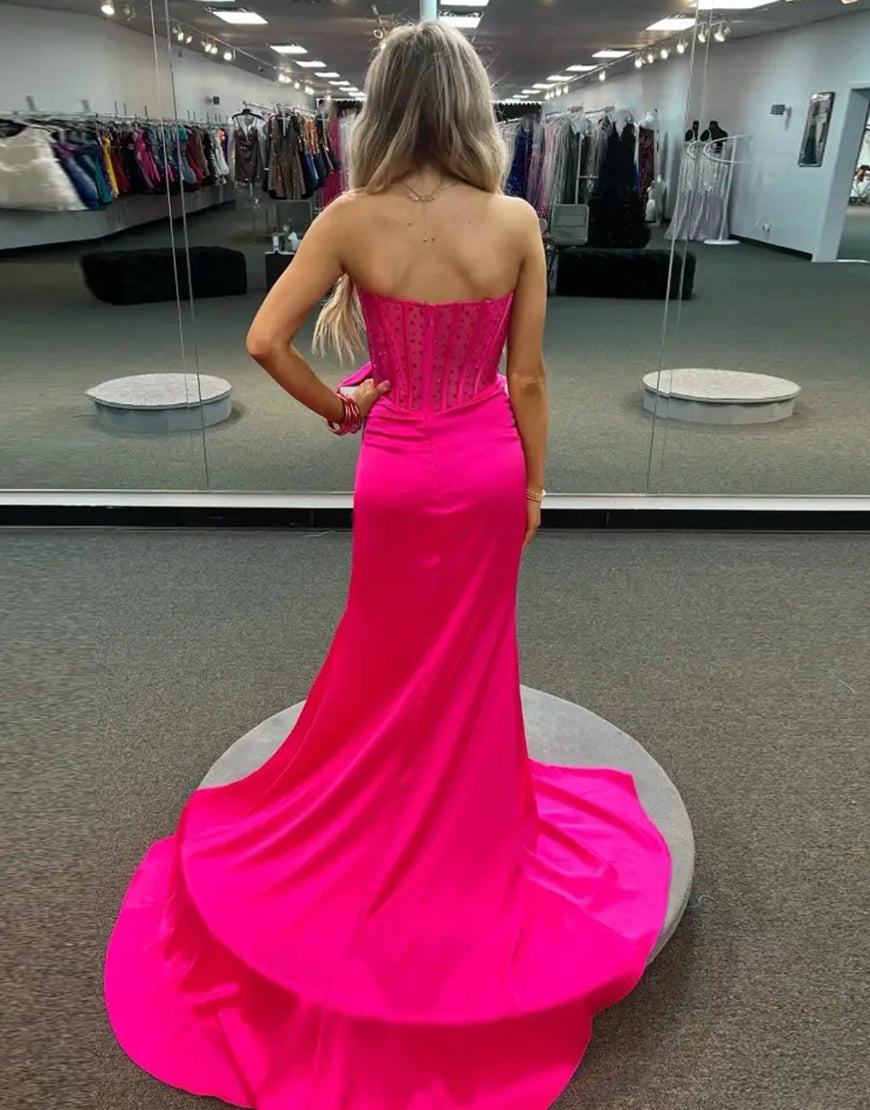 Robe de bal sirène fendue avec décolleté en cœur et cristaux