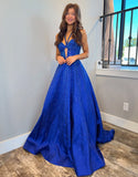 Robe de bal sans manches à licou et à cristaux creux
