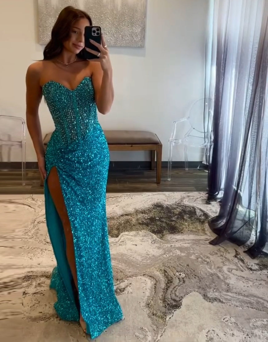 Robe de bal sirène à sequins et décolleté en cœur sans manches avec fente