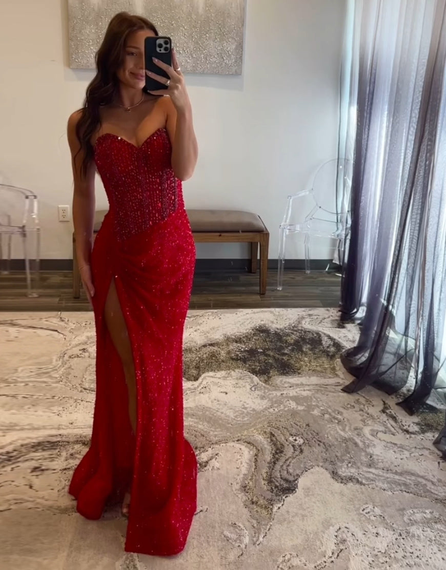 Robe de bal sirène à sequins et décolleté en cœur sans manches avec fente