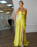 Robe de bal longue en satin jaune à bretelles spaghetti et fente
