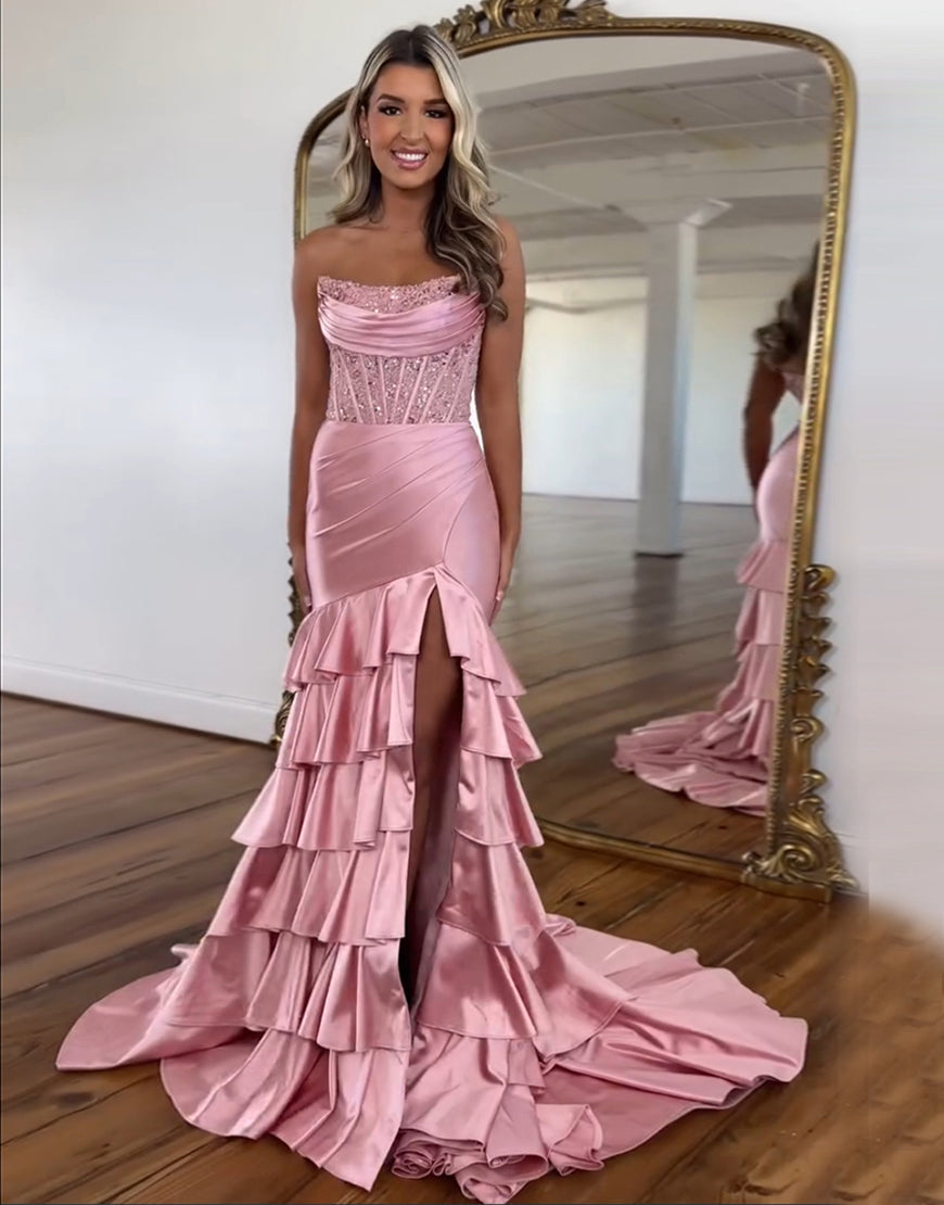 Robe de bal longue en satin sans bretelles à volants et à paillettes