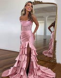 Robe de bal longue en satin sans bretelles à volants et à paillettes