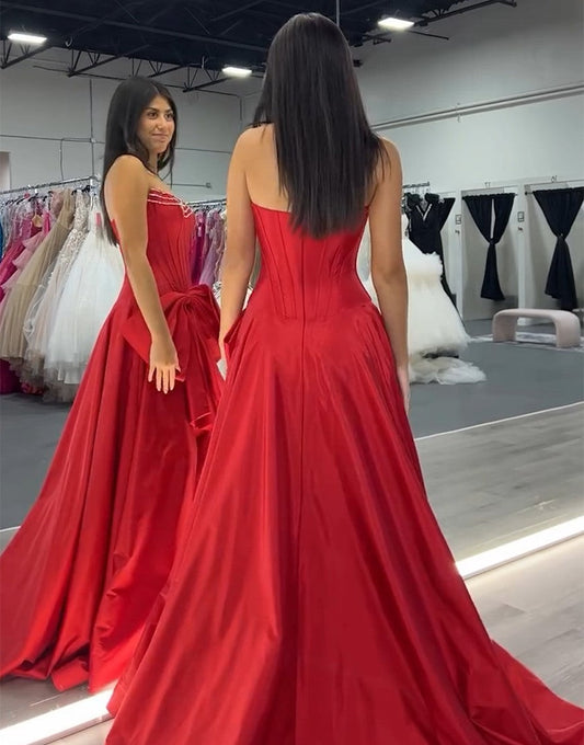 Robe de bal trapèze à col bateau et nœud avec fente