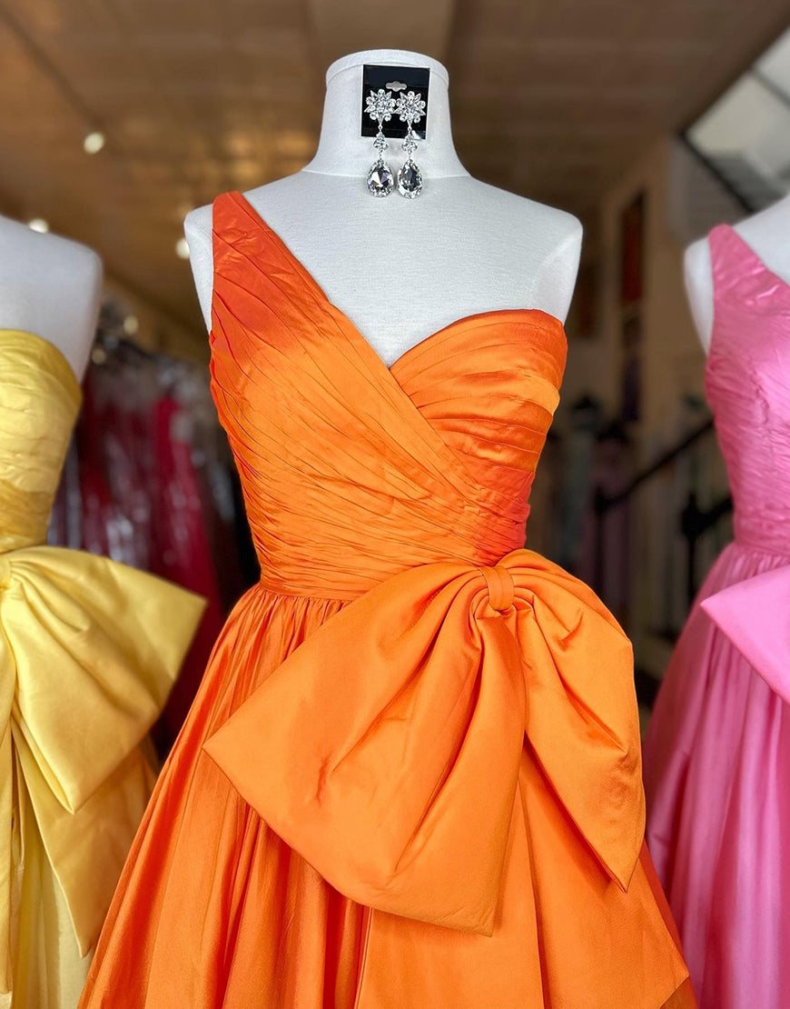 Robe de bal longue en satin bleu royal à une épaule et coupe trapèze avec nœud