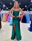 Robe de bal longue froncée sans bretelles style sirène vert foncé avec fente