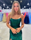 Robe de bal longue froncée sans bretelles style sirène vert foncé avec fente