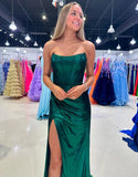 Robe de bal longue froncée sans bretelles style sirène vert foncé avec fente