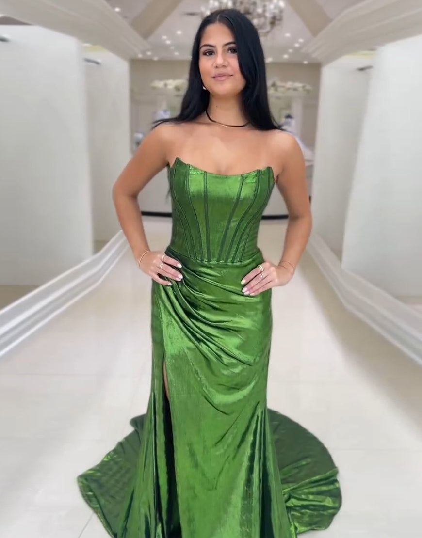 Robe de bal longue froncée sans bretelles style sirène vert foncé avec fente