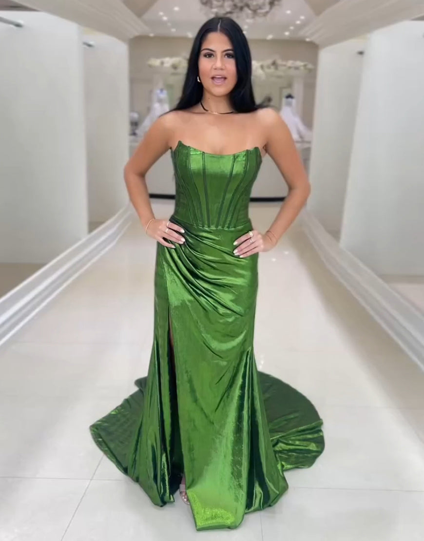 Robe de bal longue froncée sans bretelles style sirène vert foncé avec fente