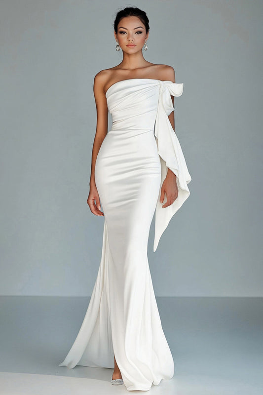 Robe formelle blanche sans bretelles sirène à volants
