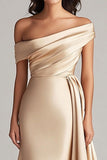 Robe formelle en satin champagne à une épaule avec ceinture