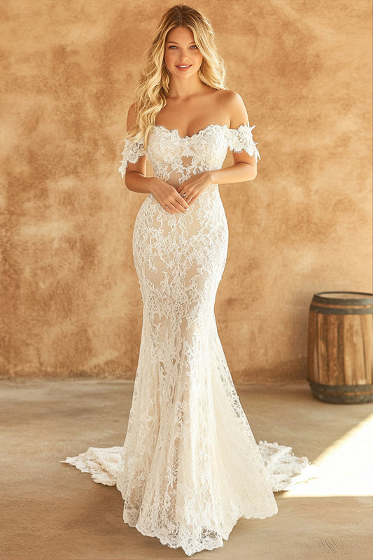 Robe de mariée bohème ivoire fourreau épaule dénudée