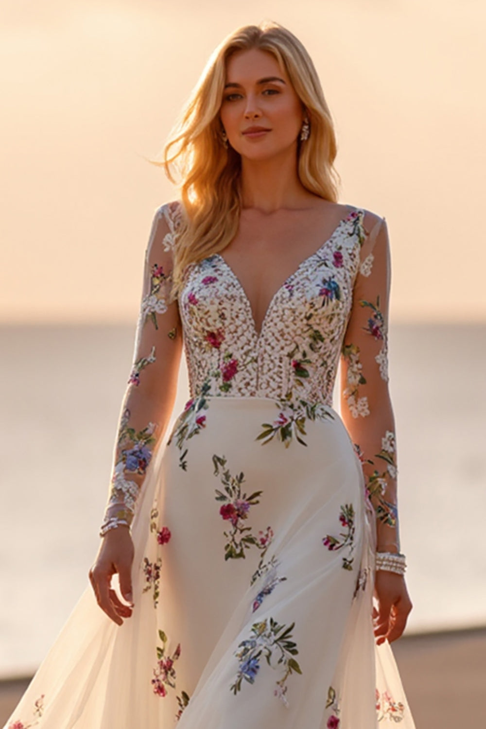 Robe de mariée boho à manches longues florales blanches