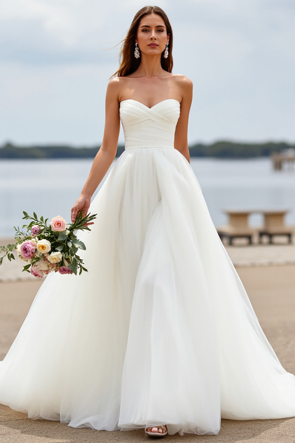 Robe de mariée longue blanche sans bretelles